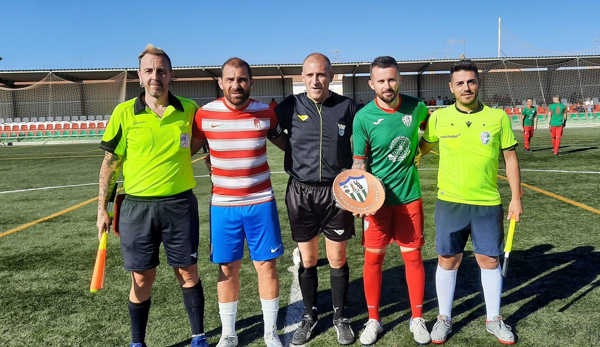 FEAFV's tweet photo. ⚽️🥫Los Veteranos del @GranadaCF en el Triangular Benéfico "Ningún Hogar sin Alimentos" de Benalúa
🔗https://t.co/CMlFZgpK4z
#TriangularSolidario #FutbolVeteranos #FutbolSolidario
@veteranosGCF #AsociacionMiembroFEAFV https://t.co/K7wqYKBDF1