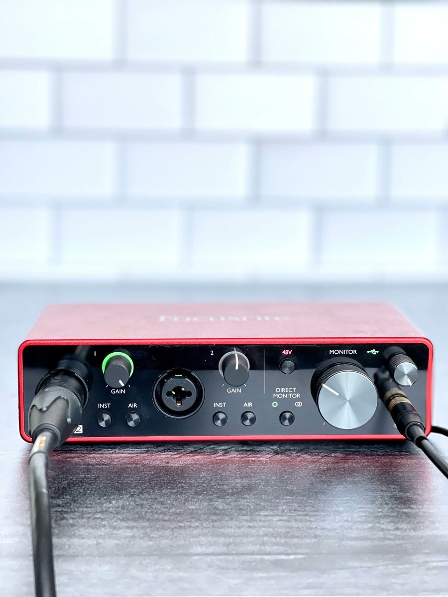 thebenphelps's tweet photo. Intimidated by #vo gear? Don't be. There’s not much to most home recording setups for voice artists. And once you know the basics, it's as easy to use as your phone or laptop. This is an audio interface.
#letsgovo #voiceover #workfromhome #voiceactingclass #gear https://t.co/CAv7Kg7tsY