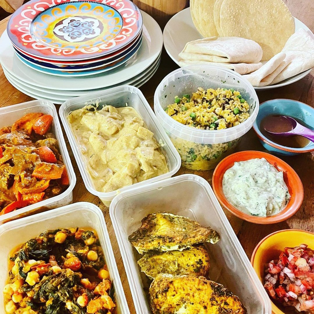 SlimmingWorld's tweet photo. Is Friday night #CurryNight 🍛? Claire (Claire_swconsultant on Insta) has made this fabulous #Fakeaway, and so can you 👩‍🍳! We have lots of Food Optimising-friendly dishes to fill the whole family 🤗. Find our #HealthyRecipes 👉: https://t.co/pYpBiuxUtA https://t.co/HYfM0gLBxI