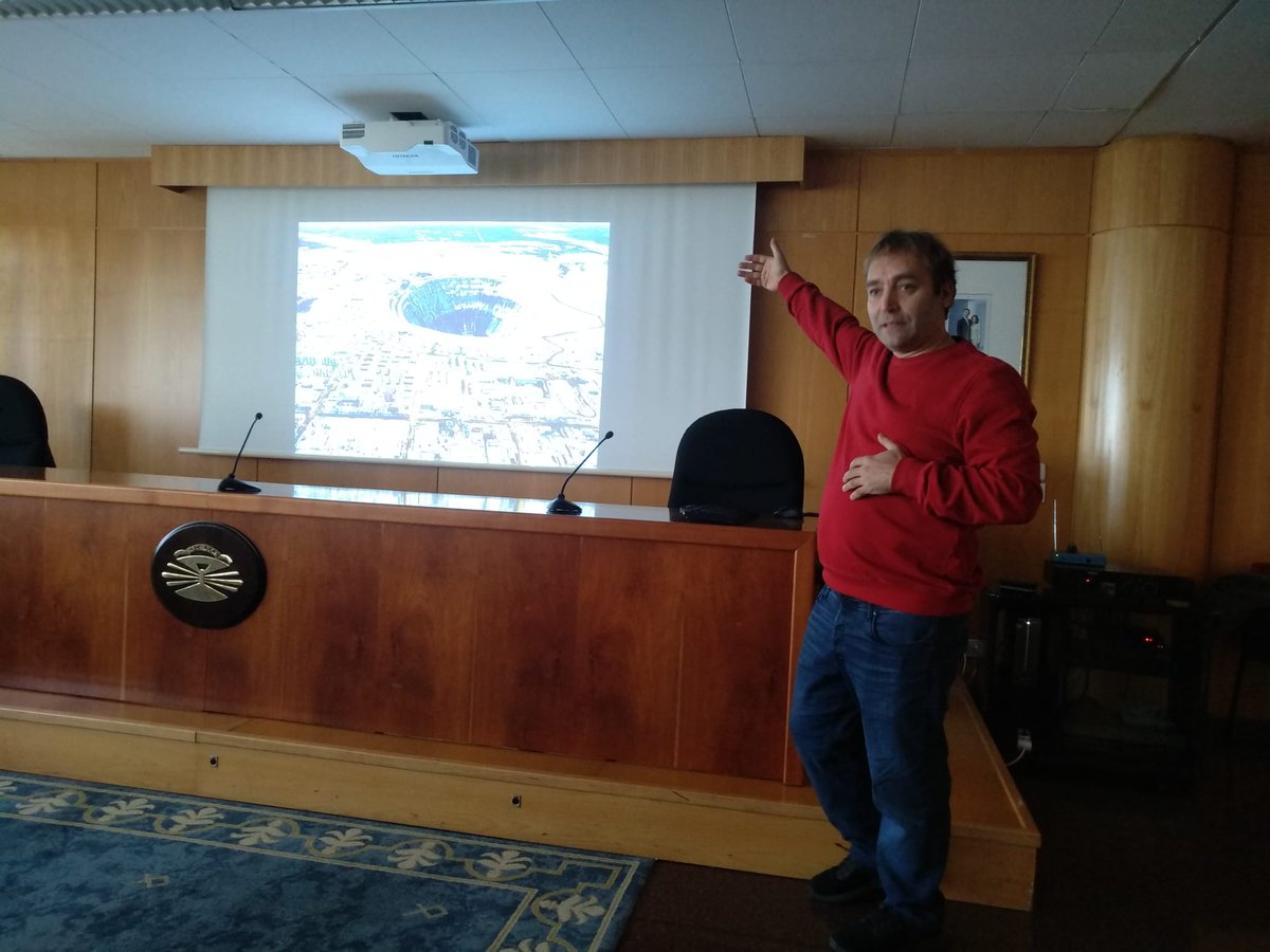 sustain_udc's tweet photo. En la sesión "La Economía Circular en la práctica" hemos tenido el placer de conversar con @perezgulin de la @fgsustentable y Victor Lama del grupo empresarial @o_santiso sobre la implementación de modelos e iniciativas de #economíacircular en sus organizaciones. https://t.co/KR5CKJbXOm