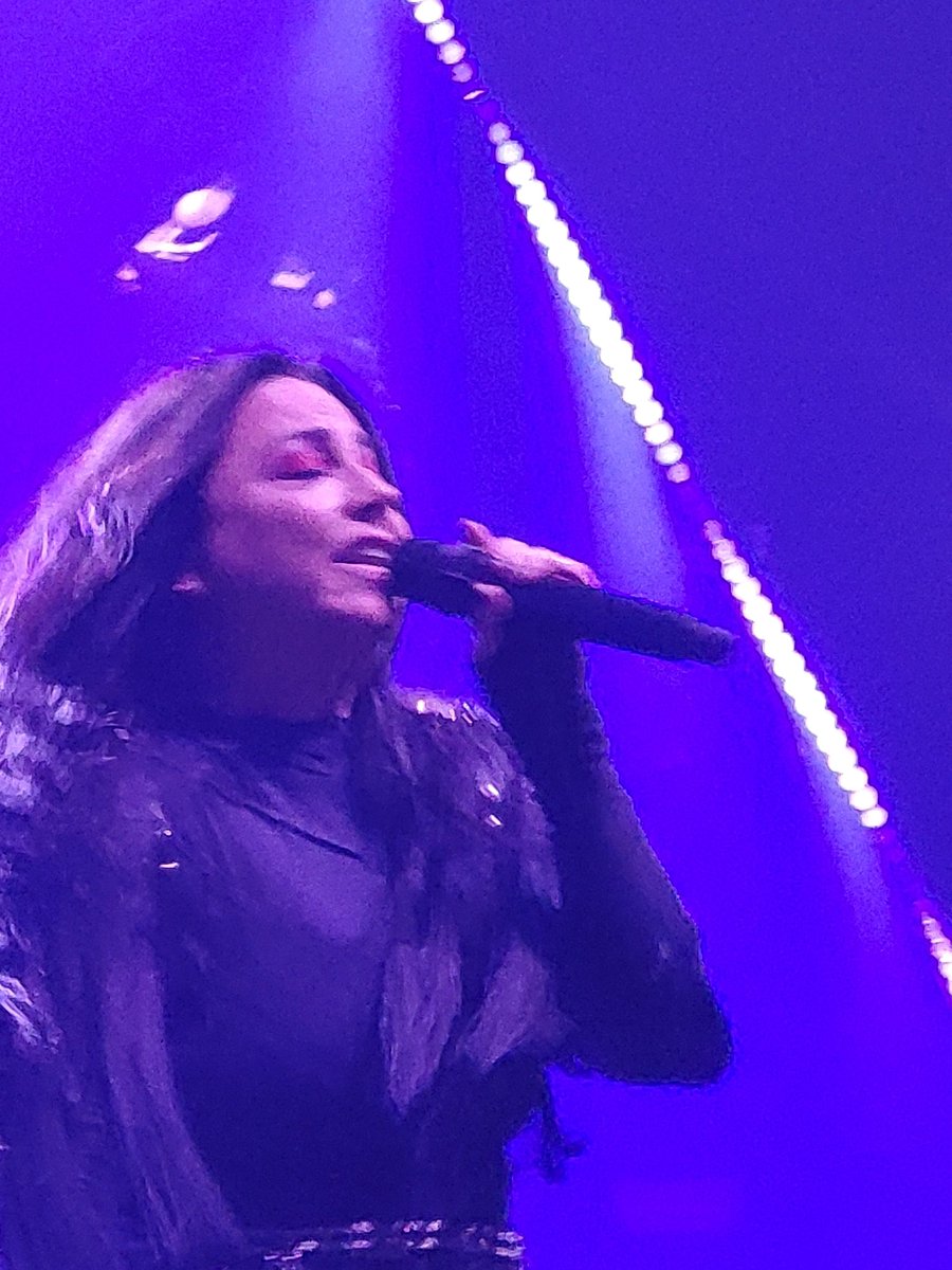 dhealy64's tweet photo. Some more vids/pics from Mondays O2 unbelievable #worldcollidetour by @evanescence & @WTofficial, I keep watching all the vids I took and still can't believe what I saw, I am still buzzing, drove 500 mile round trip to see these well worth it.❤️🎸🎤 https://t.co/PnytqXfSta