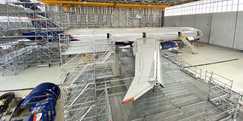 Из-за отсутствия деталей больше четверти авиапарка «Аэрофлота» находится в простое

По даным «Базы» не летает уже около 50 самолетов авиакомпании. При этом половину из них уже разбирают на запчасти, чтобы переставить их на другие борта.