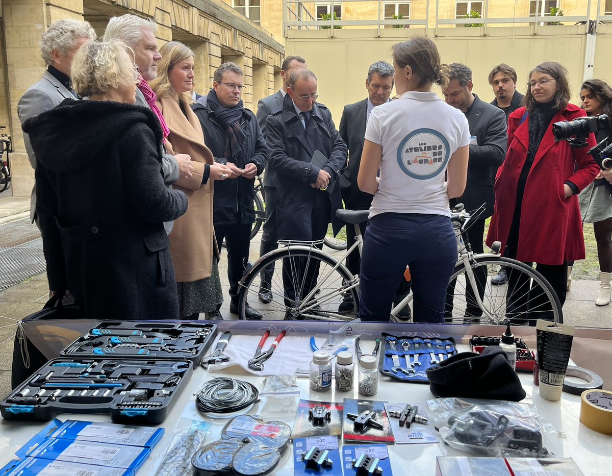 Les Ateliers de l'Audace (@ateliers_audace) on Twitter photo L'<a href="/AssembleeNat/">Assemblée nationale</a> se mets au #vélo avec les <a href="/Ateliers_Audace/">Les Ateliers de l'Audace</a> ! Notre directrice <a href="/Priscillyon/">priscillia petitjean</a> était recue par Madame la Présidente <a href="/YaelBRAUNPIVET/">Yaël Braun-Pivet</a> : l'insertion au coeur de la #filièrevélo, comme enjeu #national. Merci à @G_GouffierCha , <a href="/flo_gall/">Florence Gall</a> <a href="/MC_Garin/">Marie-Charlotte Garin</a>, <a href="/EmmanuelPeller1/">Emmanuel Pellerin</a> <3 L'<a href="/AssembleeNat/">Assemblée nationale</a> se mets au #vélo avec les <a href="/Ateliers_Audace/">Les Ateliers de l'Audace</a> ! Notre directrice <a href="/Priscillyon/">priscillia petitjean</a> était recue par Madame la Présidente <a href="/YaelBRAUNPIVET/">Yaël Braun-Pivet</a> : l'insertion au coeur de la #filièrevélo, comme enjeu #national. Merci à @G_GouffierCha , <a href="/flo_gall/">Florence Gall</a> <a href="/MC_Garin/">Marie-Charlotte Garin</a>, <a href="/EmmanuelPeller1/">Emmanuel Pellerin</a> <3