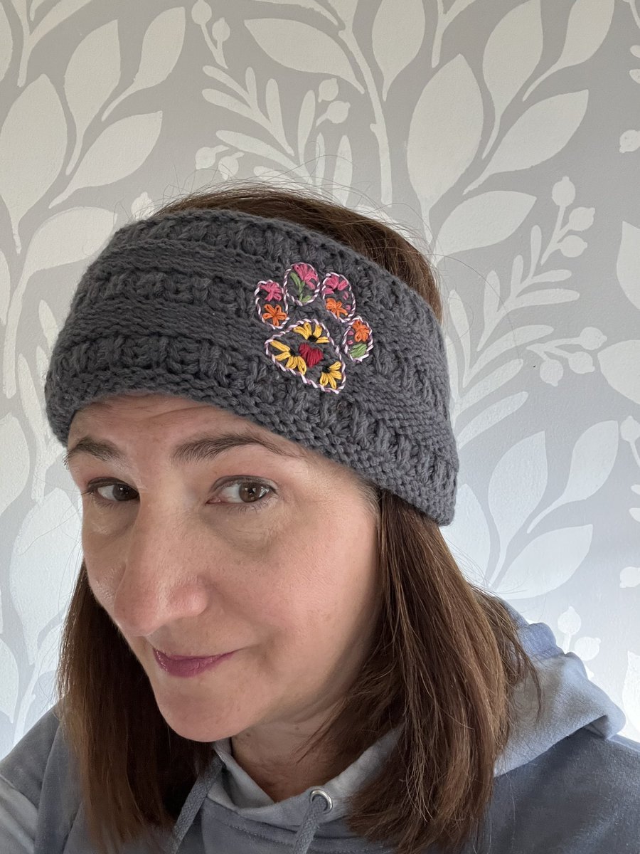 Dog lovers snow is upon us and we still have to walk our dogs. Why not keep your ears warm in style with this fleece lined winter headband strengthindesignstudios.com/listing/133292… #winteriscoming #winterfashion #giftforher #giftfordoglover