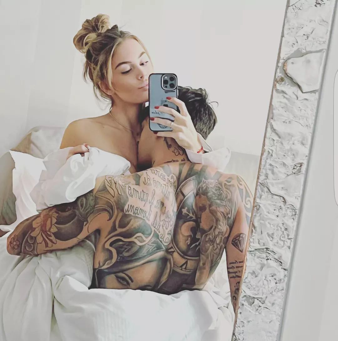 KeterinJ's tweet photo. #Repost @dubai_fashio_style_
Good morning whit my love😍💖
By:@sophie.codegoni
#mylifestyle #mylifestyle #loveyou #love #mylife #mycorazon #milano#milanolife like subito 😍😍❤️❤️❤️ boni da far invidia 😍 @Sophie_codegoni @ALEBASCIANO22 #basciagoni https://t.co/iusCO3Ihe1
