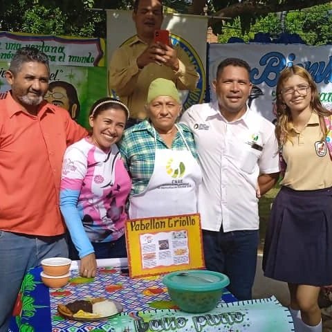 CnaeApure's tweet photo. #Apure| La Autoridad Única de Educación del Estado Apure @marys_orasma. La Gerente Estadal cumple con los lineamientos. Desde el Municipio Achaguas una ventana para la gastronomía en el mundo. Demostraciones de diferentes platos típicos con vitaminas. @cnaeoficial @_LaAvanzadora https://t.co/ml6hJfgPxp
