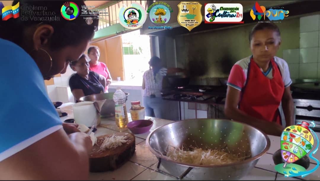CnaeApure's tweet photo. #Apure| La Autoridad Única de Educación del Estado Apure @marys_orasma. La Gerente Estadal cumple con los lineamientos hoy con una ventana para la gastronomía en el mundo. Demostraciones de diferentes platos típicos con vitaminas. @cnaeoficial @_LaAvanzadora https://t.co/UutwMc1UzH