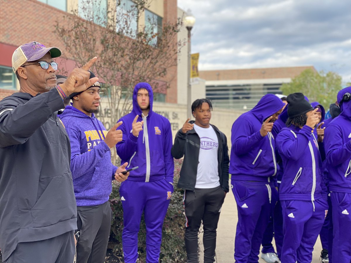 pvamufb_'s tweet photo. See y’all in Mississippi! 🚍

#RoadTrip | #PVAMUFootball https://t.co/Avt0Mr6Frh