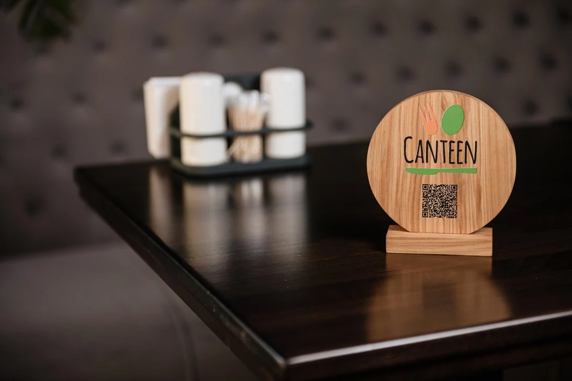 qualitycrafts0's tweet photo. A table tent made of oak has a small QR plate attached to it, which by electronic scan can lead customers to the webpage of your menu.
#restaurantsmenuqrcodescanner #qrcodescan #qualityhandicrafts #quality https://t.co/jVtnEyvVjA