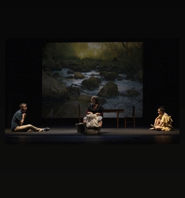 Mañá estaremos en A Rúa <a href="/concelloarua/">Concello A Rúa</a> con Último verán en Santa Cristina de <a href="/TeatroNoroeste/">Teatro Do Noroeste</a> 🎭Vivindo moitas emocións no escenario con esta obra. Amor, risas, intriga,  historia, familia...❤
🗓Sábado 19 de Novembro 
📍Centro Cultural Avenida,  A Rúa 
🕢 19:30h
@xavier8estevez