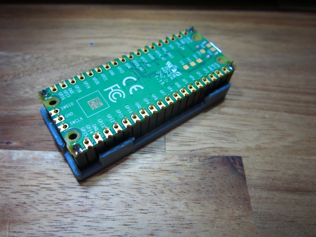 saiki0011's tweet photo. #RasberyPi #PICO に
ピンソケットをはんだ付けする為の
治具を作りました😆

#電子工作 #DIY https://t.co/528TWRFmX3