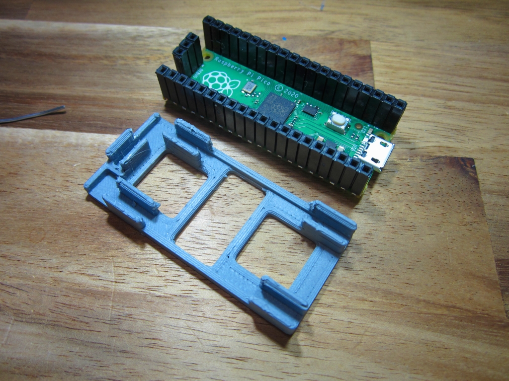saiki0011's tweet photo. #RasberyPi #PICO に
ピンソケットをはんだ付けする為の
治具を作りました😆

#電子工作 #DIY https://t.co/528TWRFmX3