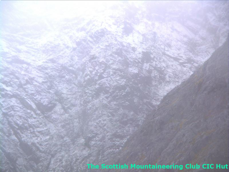 cicwebcam's tweet photo. #cichut #northface #bennevis #mountaineering Current weather. 3.05C, humidity 93.1%, recent gust 5mph, direction S https://t.co/rBhjE77O4c