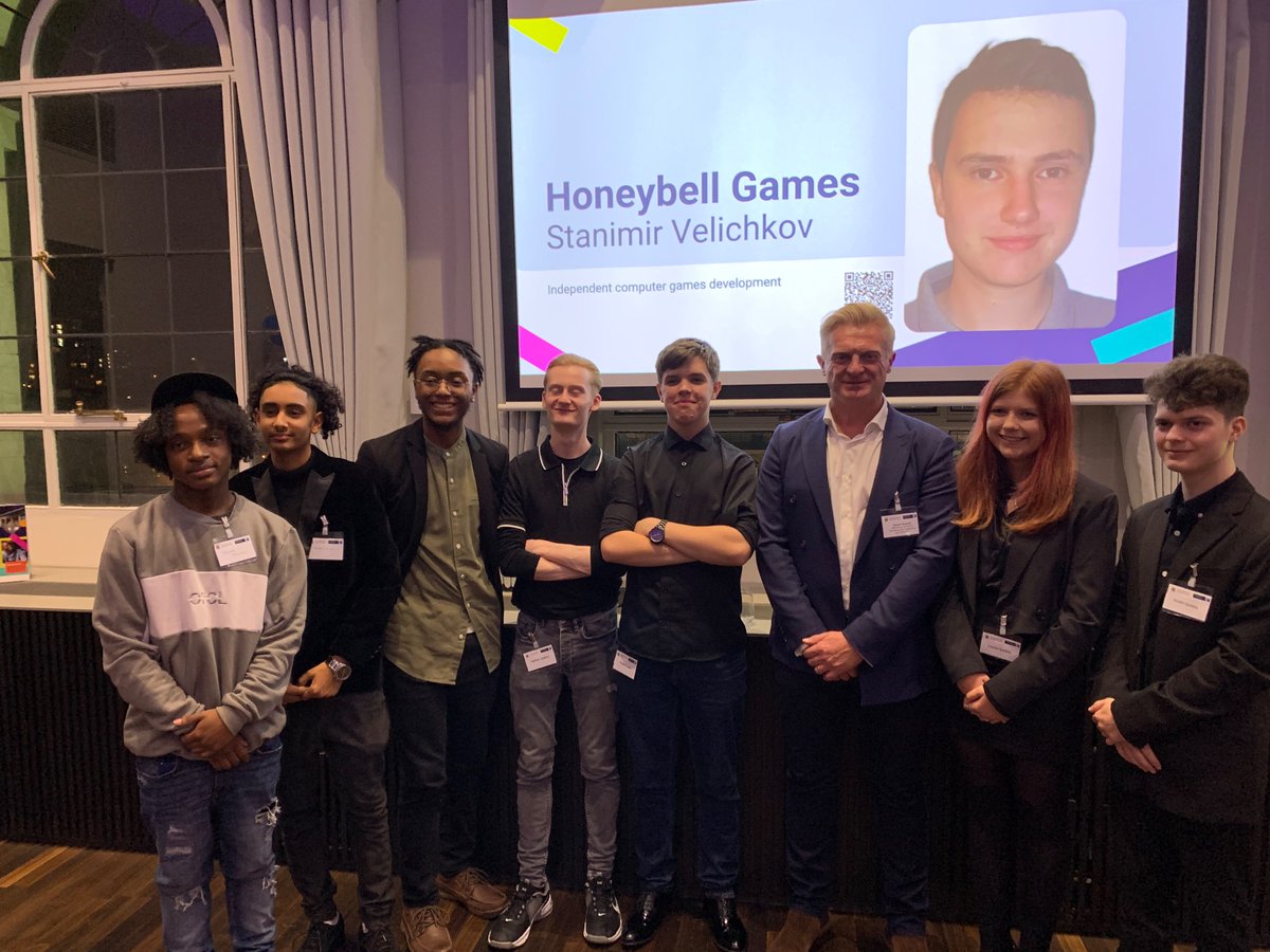 DigiINnovators's tweet photo. What an evening at The Exchange for the launch of the second cohort on the Elevate programme!
Students on the #DISkillsProgramme had a great time speaking to a range of entrepreneurs and left feeling inspired to take their projects to the next level π https://t.co/vLj1q71HBB