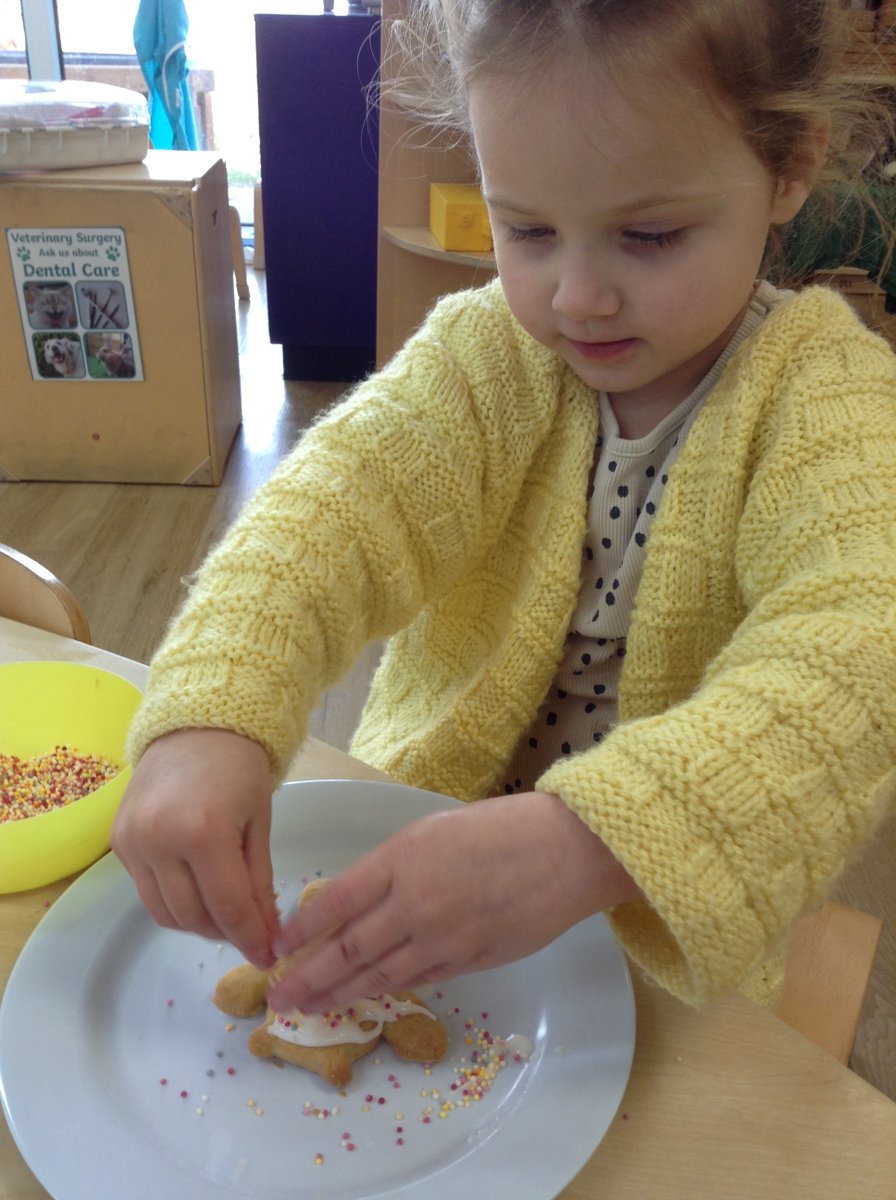 ⭐Nursery⭐started Children in Need day with a special Pudsey wake and shake, then had fun making Pudsey biscuits. In our creative area we have been making Pudsey pictures adding spots to his bandana and counting and made great playdough Pudseys #ChildrenInNeed @KLacademytrust