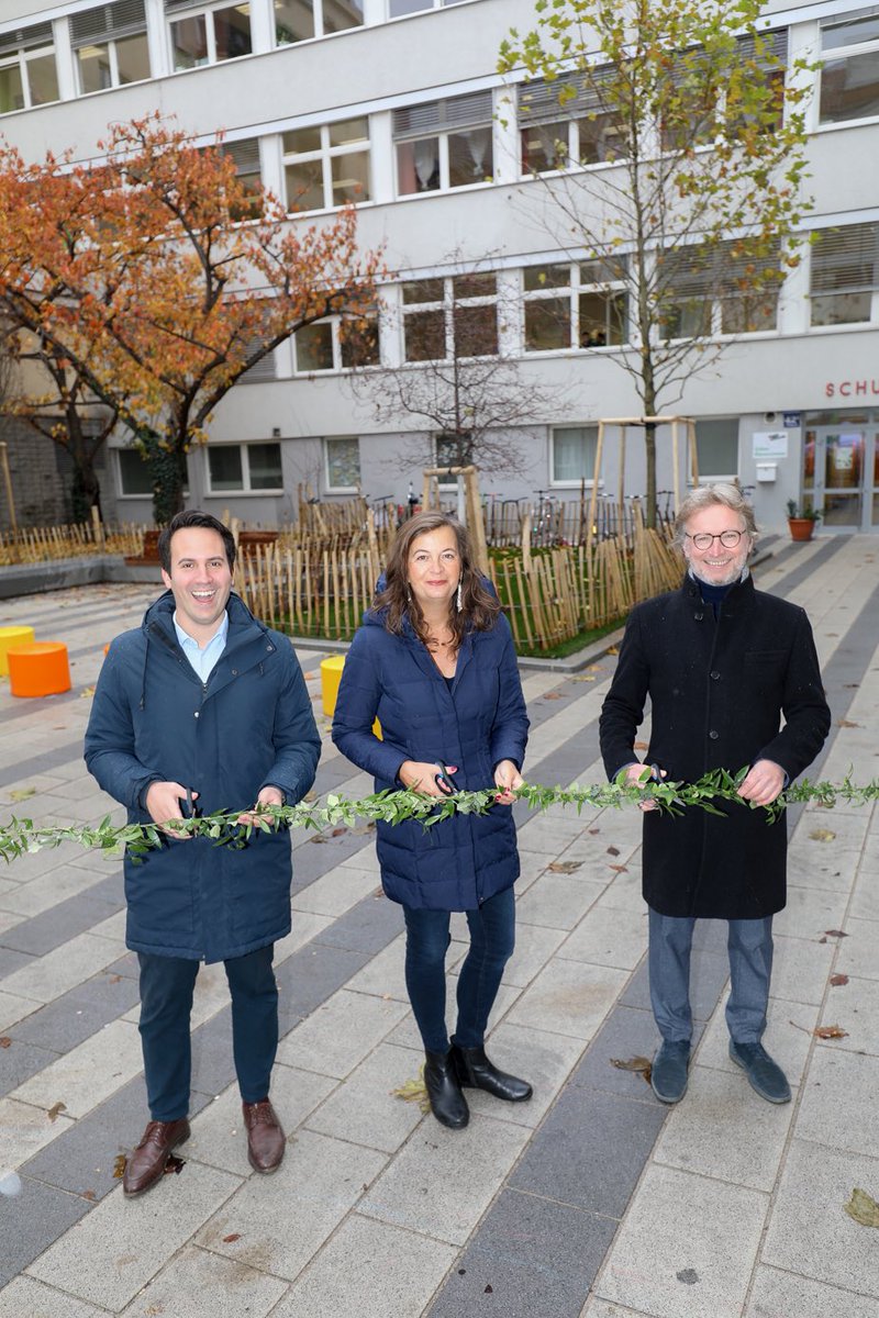 Sima/Wiederkehr/Fabisch: Begrünt und verkehrsberuhigt - das neue Schulumfeld in der Pfeilgasse ist fertig ots.at/presseaussendu…