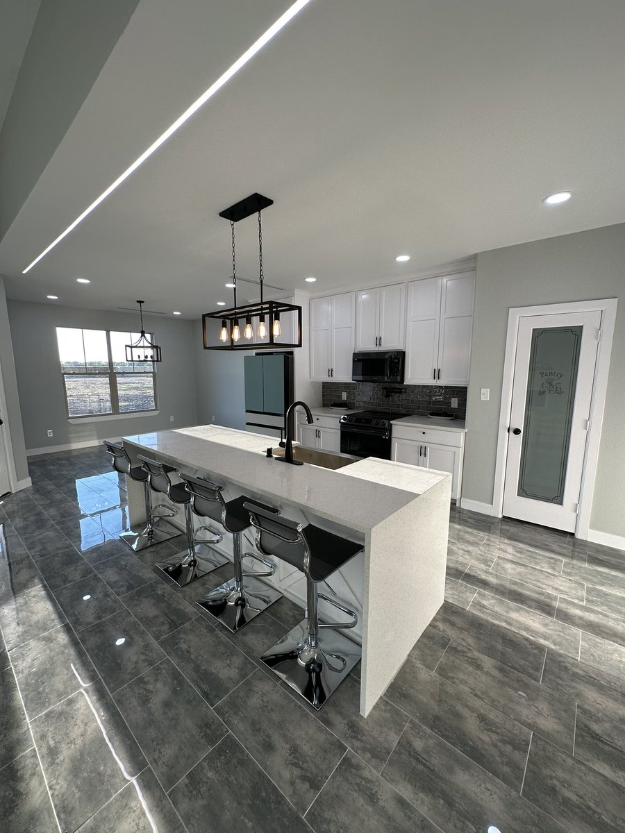 benwegmann's tweet photo. Brand new 4 bedroom home on over an acre listed at $529,000 🤩 https://t.co/AmpenqAokk