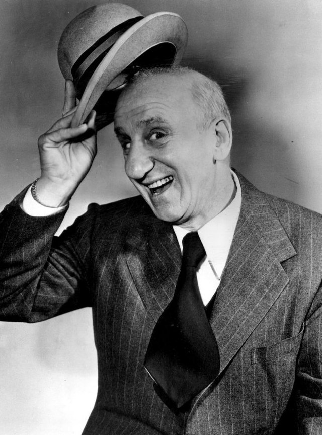 'Be nice to people on the way up, because you might meet them on the way down.'

- Jimmy Durante, singer/actor/comedian

#Mindset 
#JimmyDurante 
#tweet100