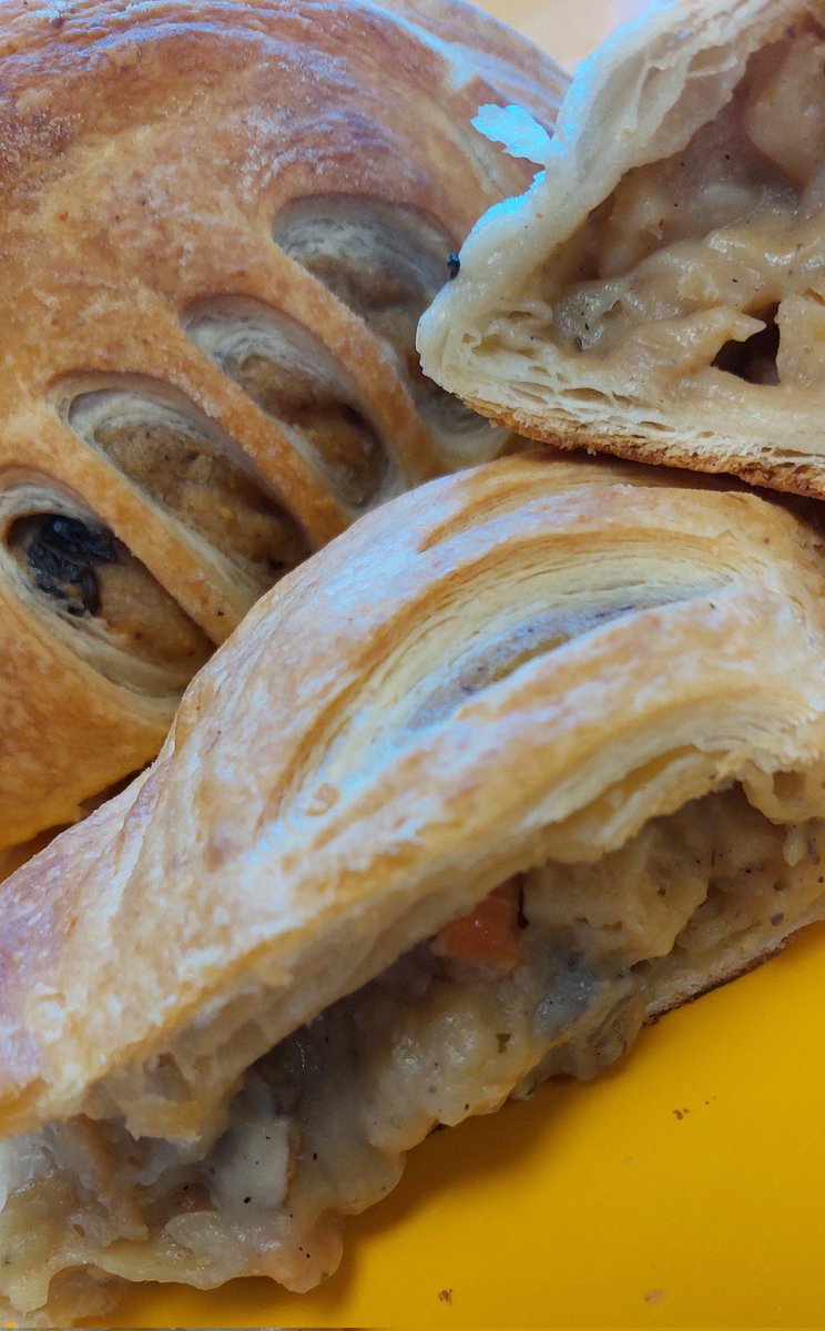 Vegan Stroganoff pasties 
Made with chestnut mushrooms, fried onions, carrot and potatoes 
<a href="/Pureety_Trade/">Pureety_Trade</a>
Vegan Stroganoff flavouring