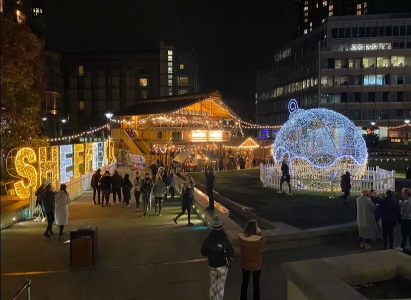 SCityInsider's tweet photo. #Sheffield Christmas markets return today!🎅 Will you be visiting the markets this year?

https://t.co/y5Gc3i8aYB https://t.co/4dKhu40Gb2