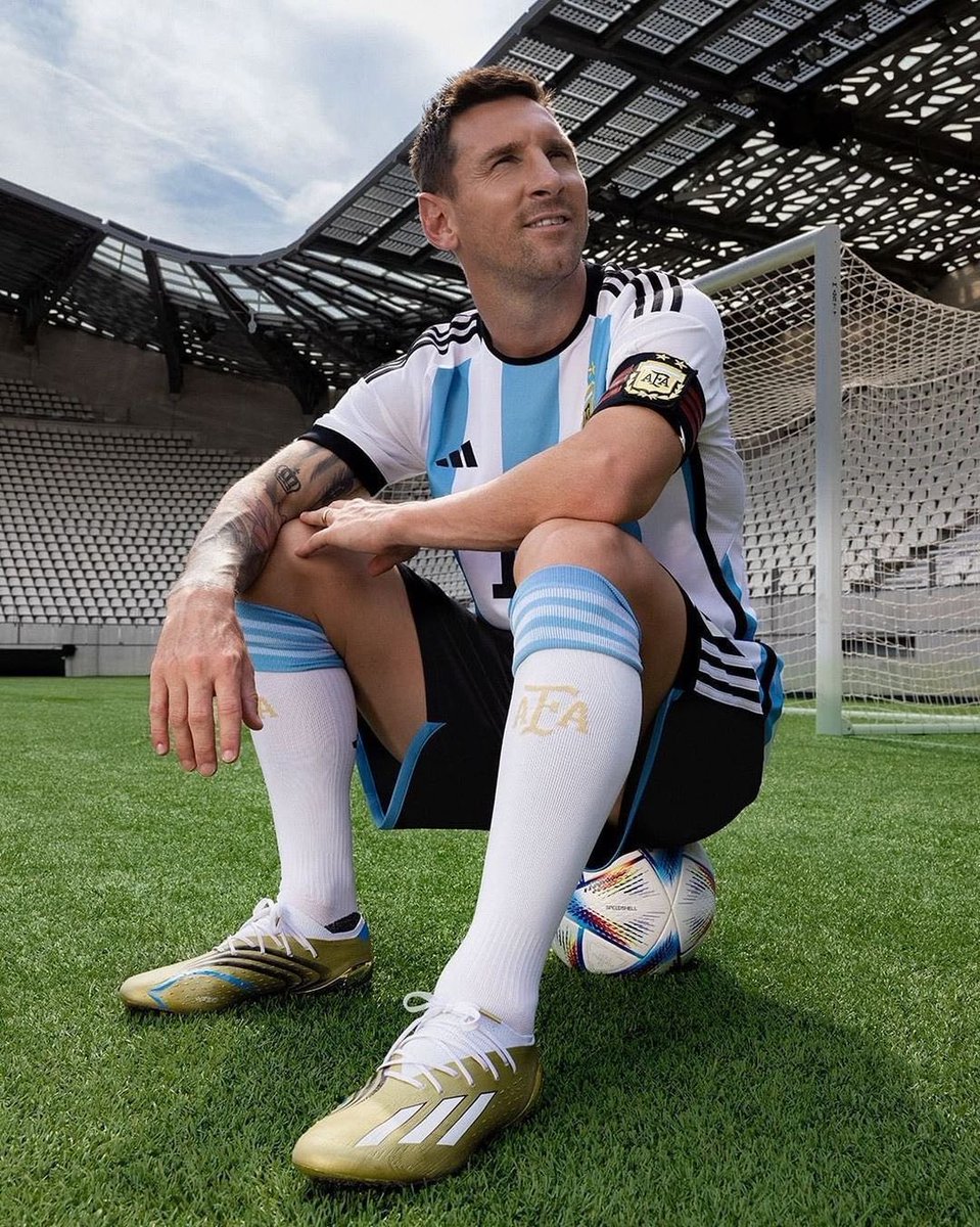 SC_ESPN's tweet photo. ⚽🔥 Lionel Messi presentó los nuevos botines que lucirá en #Qatar2022. ¿Que te parecen? https://t.co/52qWLeFEb9