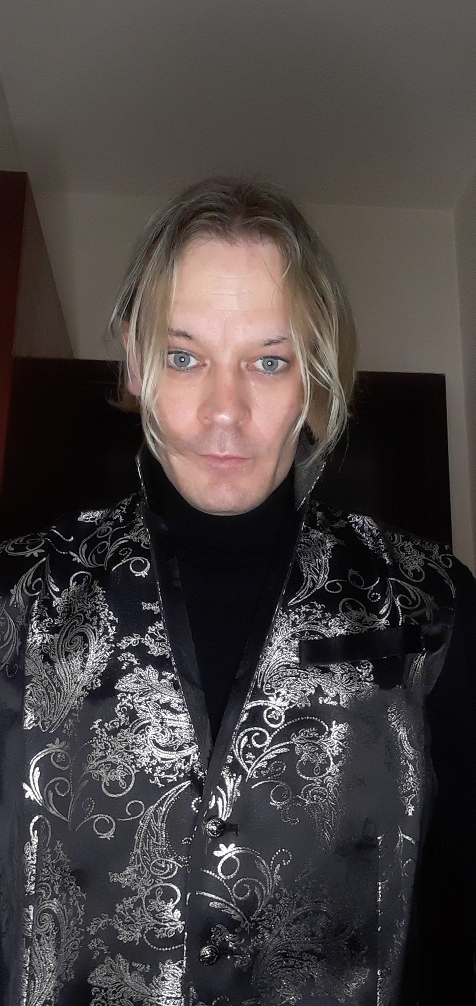 1 pic. Loving my new Waistcoat! https://t.co/UhM8egg0ol