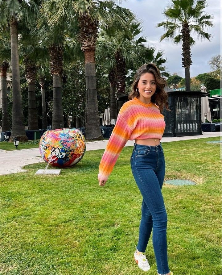 SilaTurkogluBR's tweet photo. 📸| Sıla via IG Post

"Não esquecemos de sorrir um bocadinho".

#SılaTürkoğlu https://t.co/zE4vFGJtJI