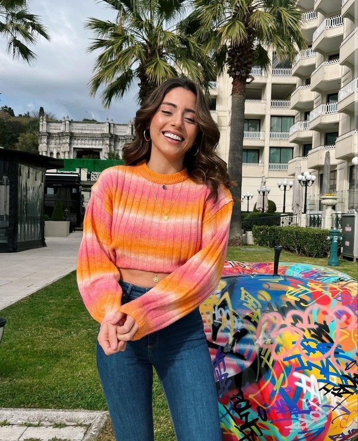 SilaTurkogluBR's tweet photo. 📸| Sıla via IG Post

"Não esquecemos de sorrir um bocadinho".

#SılaTürkoğlu https://t.co/zE4vFGJtJI