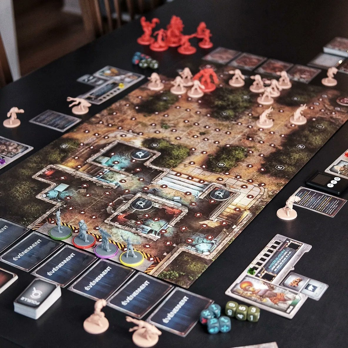 ponderpawn's tweet photo. #projectelite's audio rulebook is now on the Book of Rulebooks Podcast 🎙😁 Listen now on your favorite platform : https://t.co/iDutPwuOSD

Game published by @CMONGames and @ArtipiaGames 😍

📸 @fanniedelorenzi 

#boardgames #cmongames #artipiagames #realtimegames https://t.co/ceN2L9ftuz