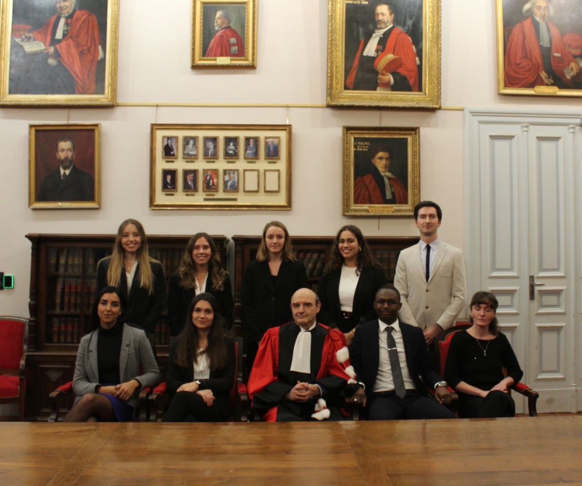 Andriantsimbazo's tweet image. La promotion 2022-2023 du Master 2 Juriste européen ⁦@irdeic⁩ ⁦@Fac_droit_tlse⁩ ⁦@UT1Capitole⁩ avec Mme la professeure ⁦@helenegaudin1⁩ et M. le professeur Marc Blanquet.