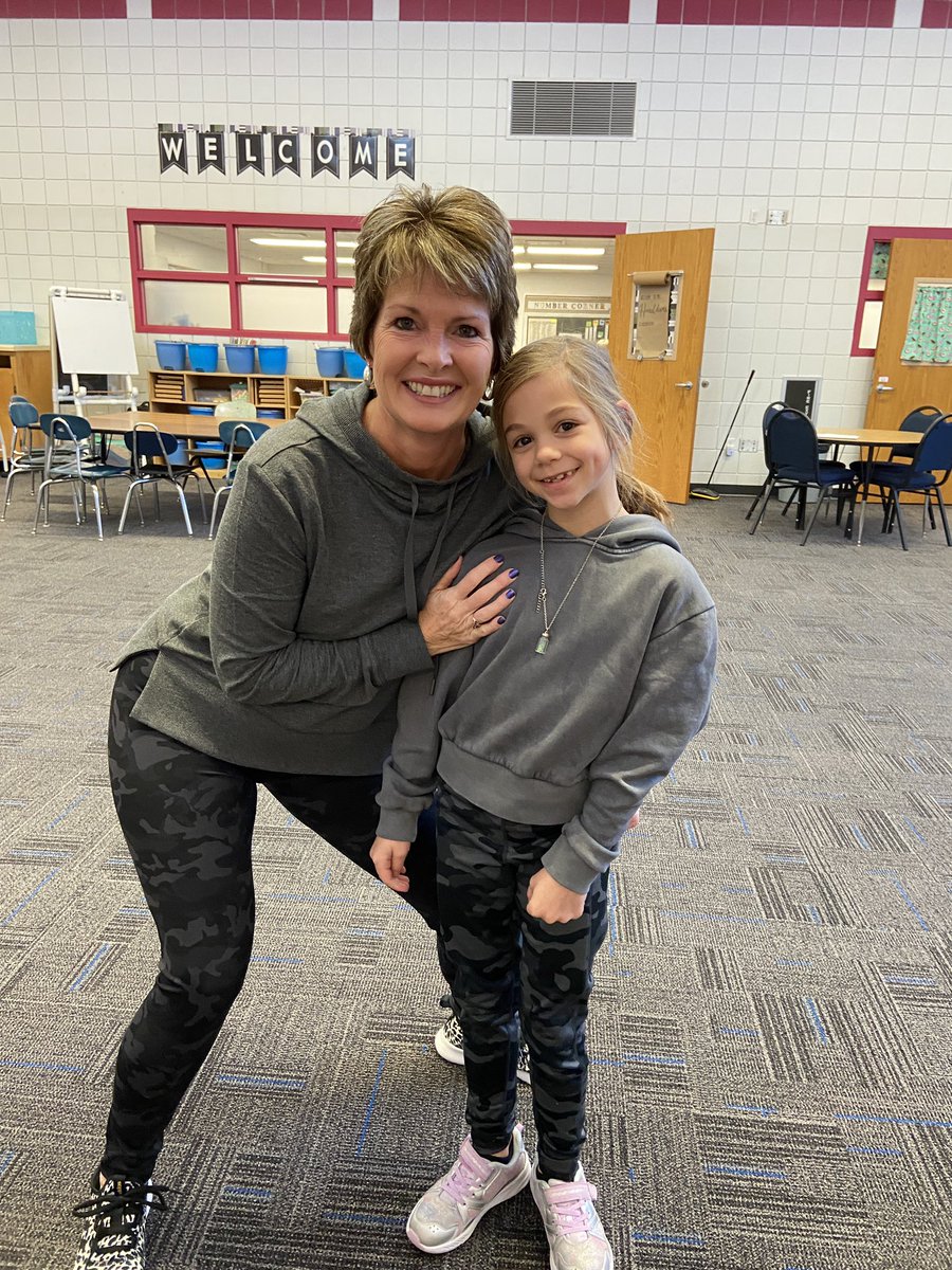 bronk_lb's tweet photo. #Twinning #FunIn2ndGrade https://t.co/KIU3FQcAVl