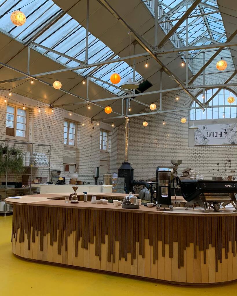 Our kiosk crew were lucky enough to get coffee training with the amazing @santucoffee ☕️ They learned about how to pour the perfect espresso shot, how Santu reduces their carbon emissions, good times and measurements for coffee, and more!! Come up Calton… instagr.am/p/ClGqJnfI_5U/