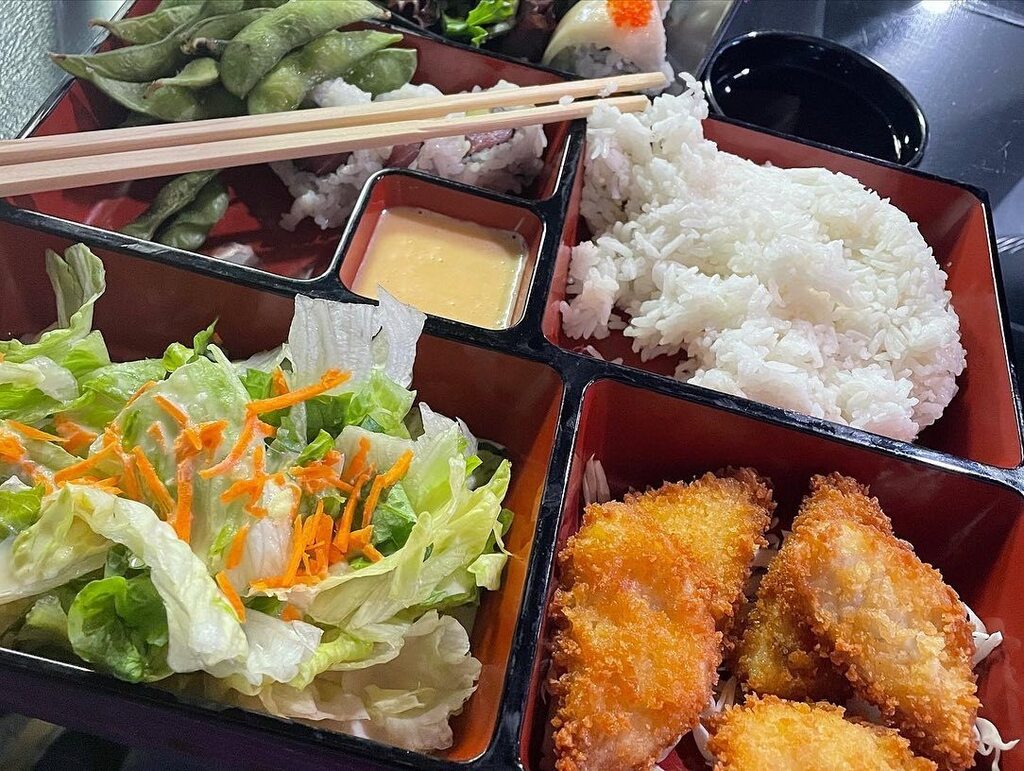 allbranson's tweet photo. Foodie Friday!

Our pick for the day is @mitsu_neko2021 in #Branson  1819 W 76 Country Blvd. Definitely our new favorite Asian cuisine and Sushi restaurant! 

#bransonmo #vacation #familyvacation #missouri #bransonmissouri #bransonvacation #visitbranson … https://t.co/SxtNPGWykm https://t.co/L1E88JWOhi