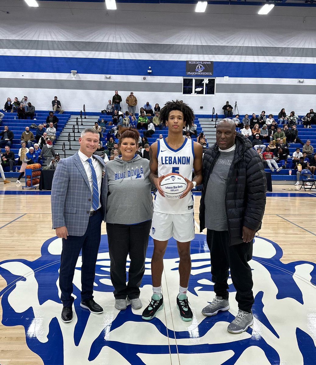 On Tuesday November 15th against Cane Ridge, Jarred Hall became the newest member of the Blue Devil 1000 point club! Last night we got to honor him alongside his family for this great accomplishment! Congratulations Jarred! 

#BDP