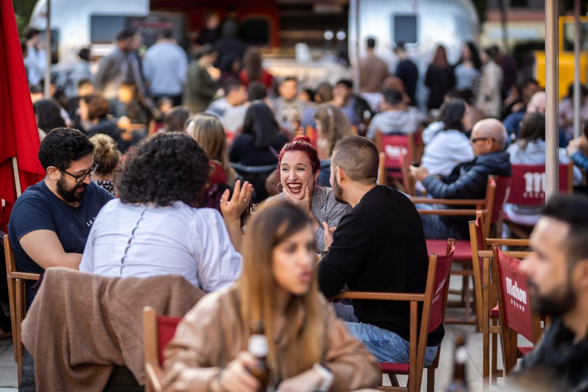 MercadodMotores's tweet photo. ¡Estamos de aniversario!🎉y traemos una edición especial el 26 y 27 de noviembre.
Que mejor que rodeados de trenes, food trucks, música en directo, entretenimiento y compras únicas.
¡Os esperamos!🎈
#mercadodemotores #eventosmadrid #mahoudrid #planesconniños #musica #madridmola https://t.co/gR6v4mNfsC
