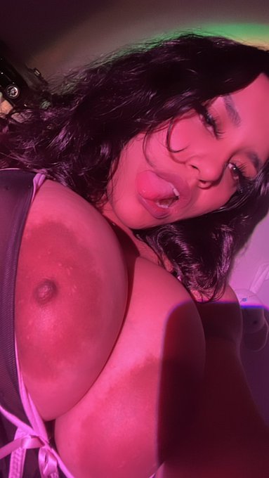 Watch ⏰ B̶U̶N̶N̶Y̶ 🐇's leaked NSFW photo on TwXstars
