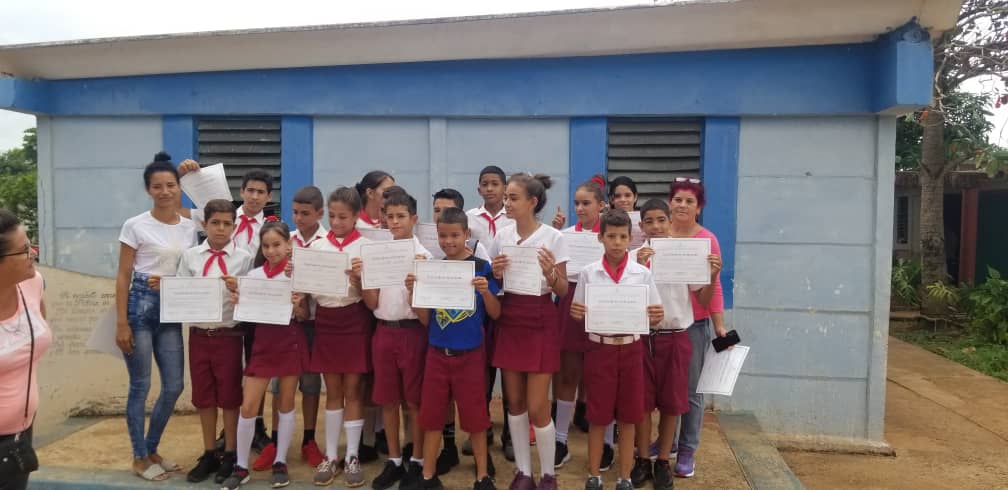 MixtoAbel1's tweet photo. En el día de hoy se efectúa la Graduación de los estudiantes de 6to y 9no grado. "Muchas felicidades 🎉 para todos ellos" #CubaMined @MixtoAbel1 @pineda_lien @Eugeniocubano @DirectorMunici2 https://t.co/DEQT4r48DH
