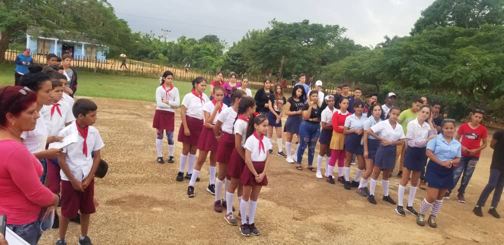 MixtoAbel1's tweet photo. En el día de hoy se efectúa la Graduación de los estudiantes de 6to y 9no grado. "Muchas felicidades 🎉 para todos ellos" #CubaMined @MixtoAbel1 @pineda_lien @Eugeniocubano @DirectorMunici2 https://t.co/DEQT4r48DH
