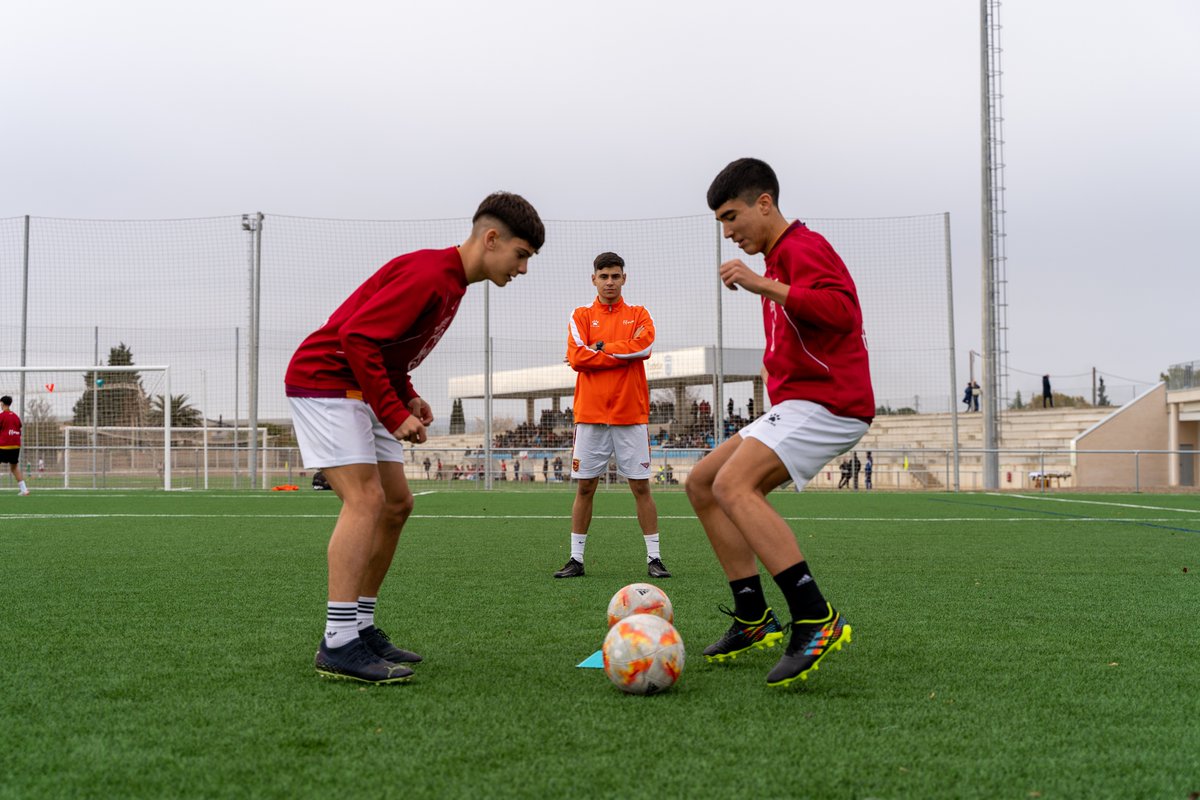 🧐⚽ ¡SIEMPRE PENDIENTES DEL BALÓN!

🫠 Deseando saltar al césped para debutar en el Nacional.

#Sub16 / #Sub14 💪 ¡#VamosFFRM!