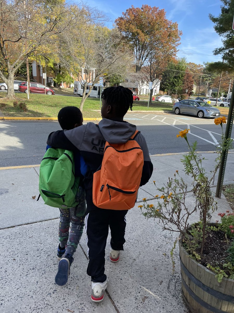 ASpurl's tweet photo. Seeing so many @OldeCreekES Bears helping each other makes my heart so happy! ❤️✨ @fcpsnews @FCPSR5 https://t.co/i52sOqqKPH