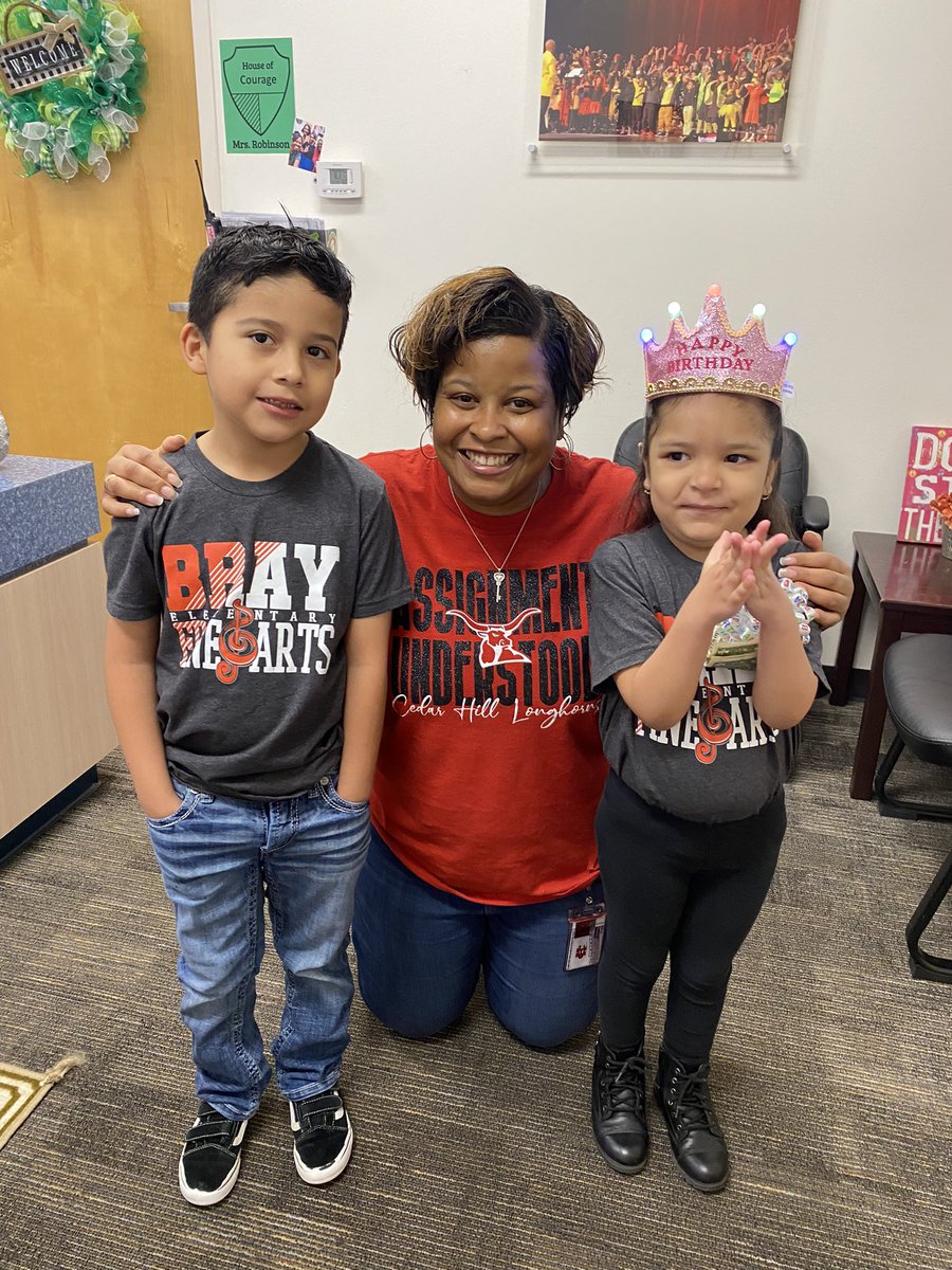 brayelementary's tweet photo. Bray Has School Spirt And Unity!! We Are Longhorns, We Are One!! 😃🤘🏽📚 #GreatThingsHappenHere #Believe #OneVoiceOneSound @BrayiServe @cedarhillisd https://t.co/ygdtg8xpHz