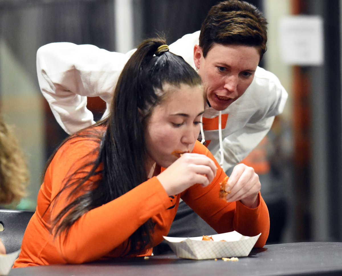 kamper317's tweet photo. This is during a chicken wing eating contest. Imagine playing girls soccer for them. https://t.co/1iniZuMQLx