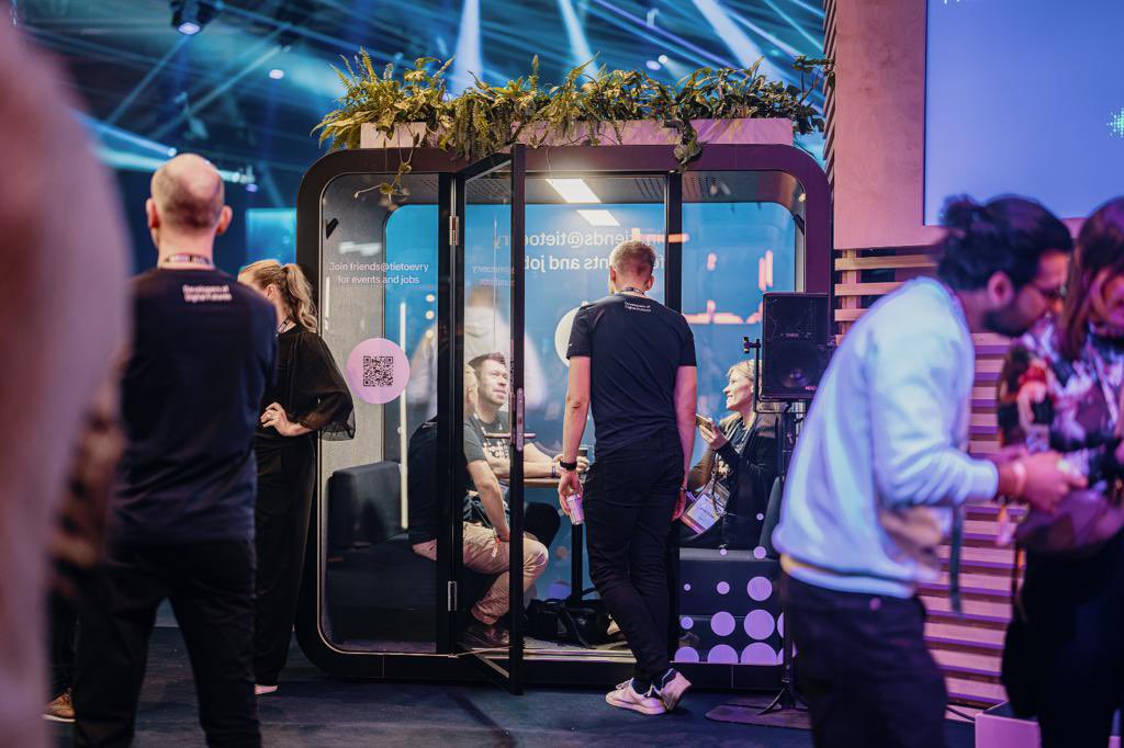 Tietoevry's tweet image. Do you still have the strength to continue the #Slush2022 journey? If yes, join our afterparty at 18:00 near the Founder stage! Our #purposefultechnology demos are also open for another our 🤩