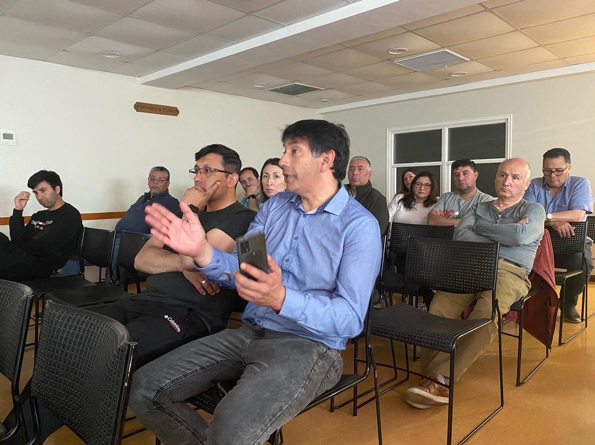 TrabajoBiobio's tweet photo. #SistemaMixto 
#MejoresPensionesParaChile 🇨🇱

👉 Seremi Sandra Quintana, expone PDL #SistemaMixto de #Pensiones de @GobiernodeChile, en Seminario Sindical de Fed. Nac. de Trabajadores Eléctricos de Chile, #FENTECH, ante + de 35 dirigentes de 12 sindicatos base, de #Ñuble a #Aysén https://t.co/ojKX2wg9q7