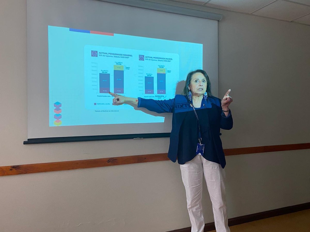 TrabajoBiobio's tweet photo. #SistemaMixto 
#MejoresPensionesParaChile 🇨🇱

👉 Seremi Sandra Quintana, expone PDL #SistemaMixto de #Pensiones de @GobiernodeChile, en Seminario Sindical de Fed. Nac. de Trabajadores Eléctricos de Chile, #FENTECH, ante + de 35 dirigentes de 12 sindicatos base, de #Ñuble a #Aysén https://t.co/ojKX2wg9q7