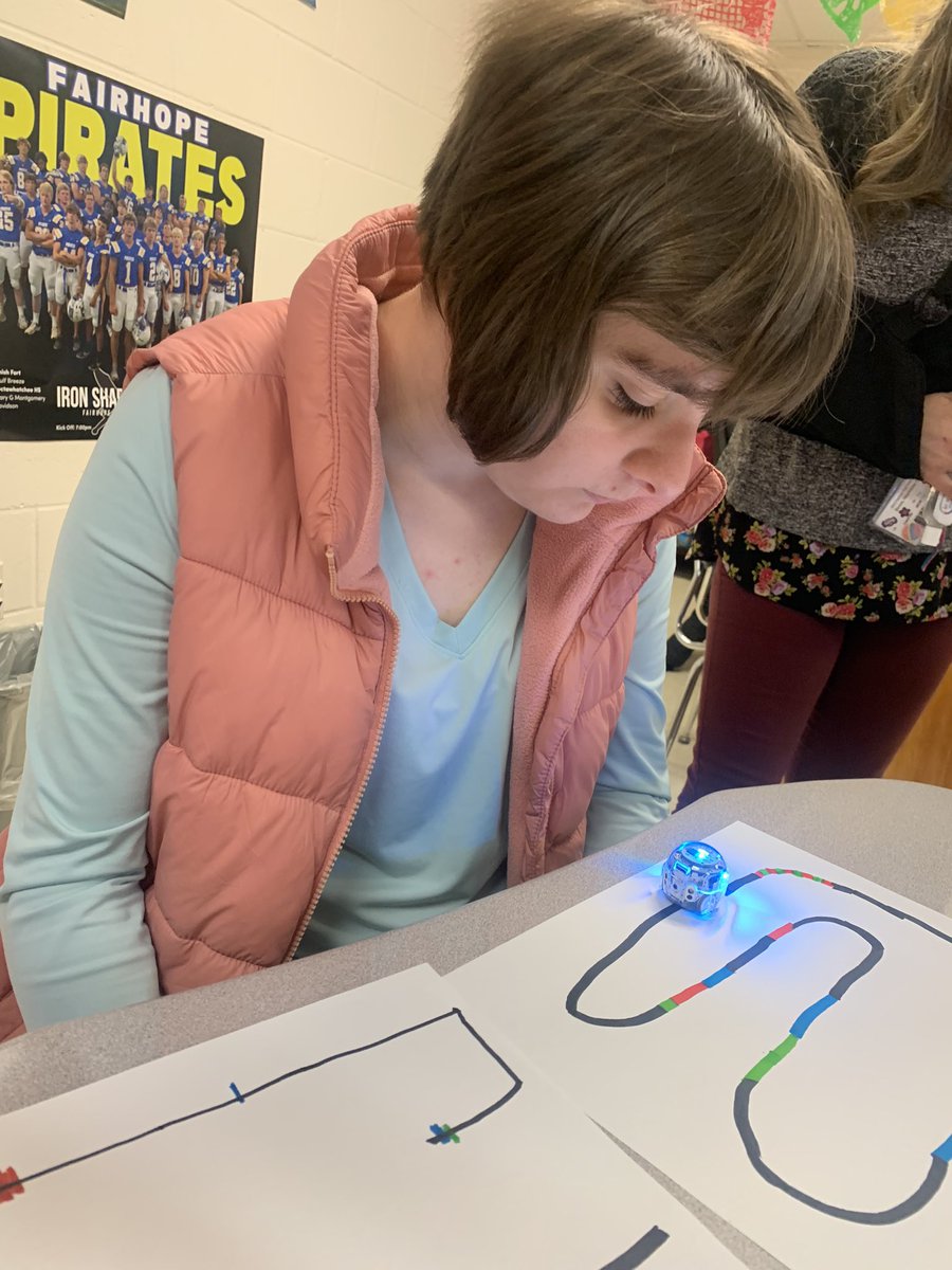 SraHoltFHS's tweet photo. STEAM in Español!  #ozobots #fairhopehigh #bcbefullsteamahead @Alliebcbe https://t.co/av8fwQxbaE