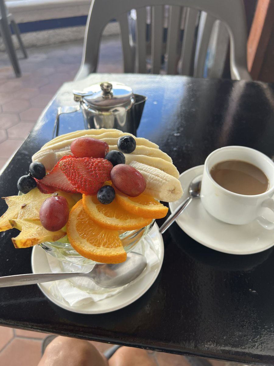 Thunderbird0527's tweet photo. #SintMaarten
#SimpsonBay
#ZeeBest
初めて食べた!!
梨 りんご? に似た感じ。
😊 #StarFruits https://t.co/KewZC3gE1y