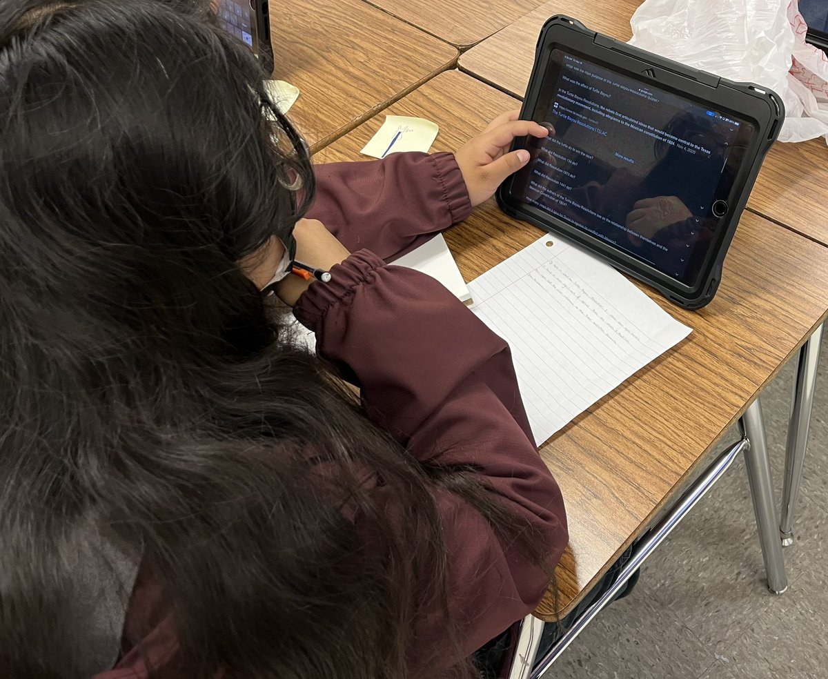 Austin_Broncos's tweet photo. It’s the Friday before our Holiday Break and our Broncos are still in class work, test, and focus mode using their iPads in 6th and 7th grade Social Studies. @MissMcFerrinAMS Ms. Parr #studiousbroncos @dpvils #VILSDemo @MBrittman1913 https://t.co/k6O27PAKXR