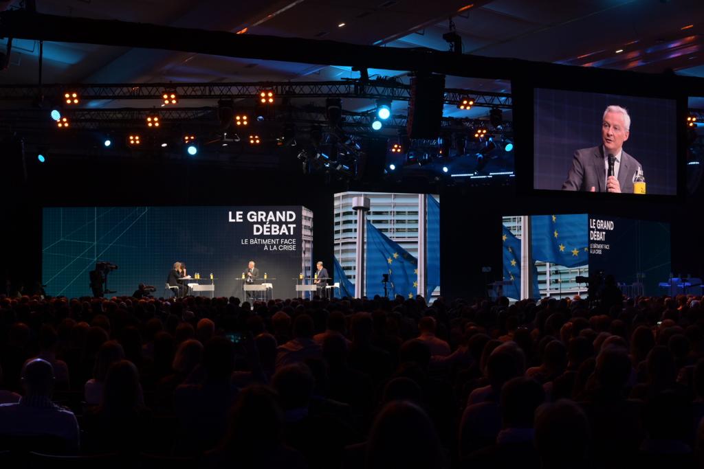 Reprise de la plénière des #24HduBatiment.
Le président de la FFB @osalleron accueille sur scène <a href="/BrunoLeMaire/">Bruno Le Maire</a>, ministre de l’Économie, des Finances et de la Souveraineté industrielle et numérique pour #LeGrandDébat : Le #bâtiment face à la crise.
<a href="/Economie_Gouv/">Ministère de l'Économie et des Finances</a>