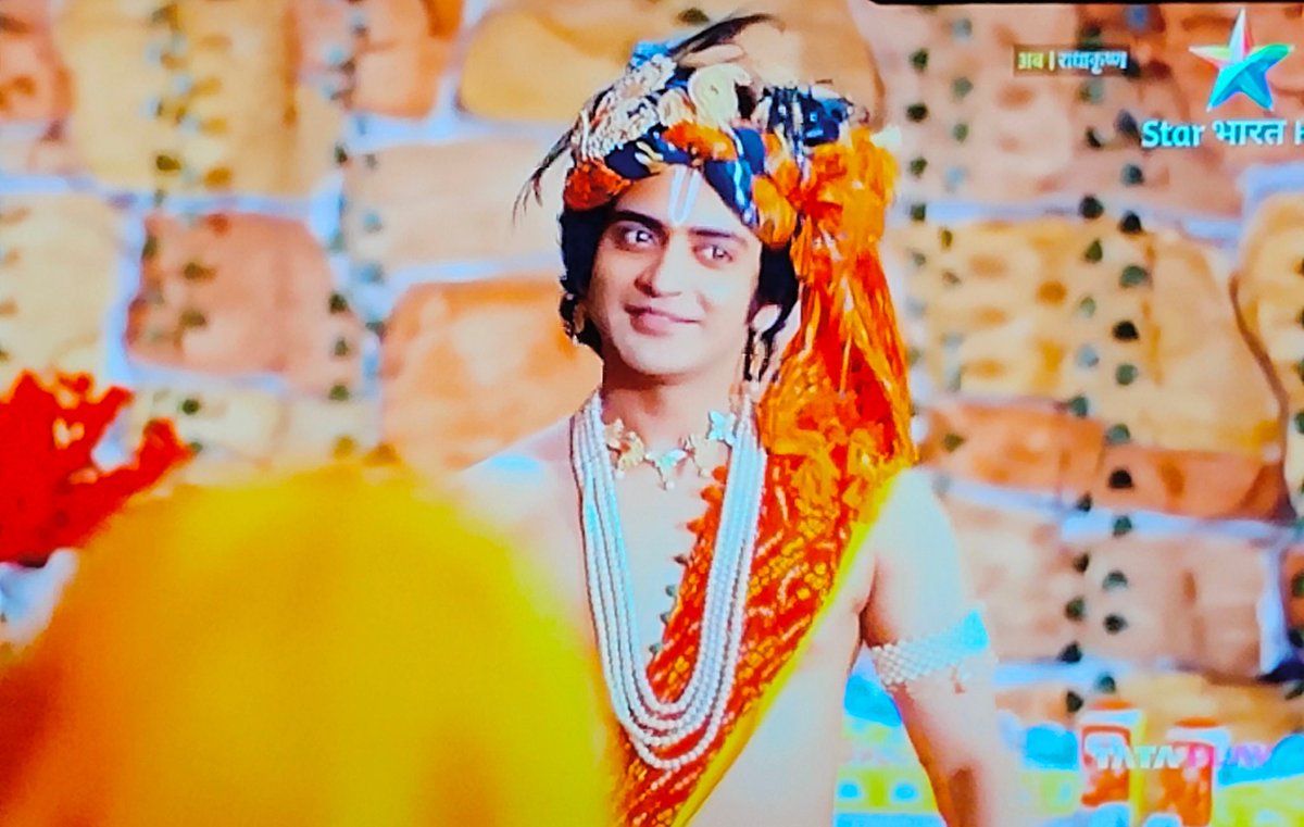 anachronic_nish's tweet photo. In a world brimful of grim facts, RK plays out the magic onscreen. It blooms in my sleepy eyes, pirouettes in my morning tea, seeps into my thoughts whole day and knits itself in the muscles of my heart at 7:30pm every evening. A show? Naah, it's an emotion ❤️
#RadhaKrishn https://t.co/hLFbJwpXpP